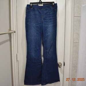 TRENDY Altar'd State Dark Wash Flare Jeans